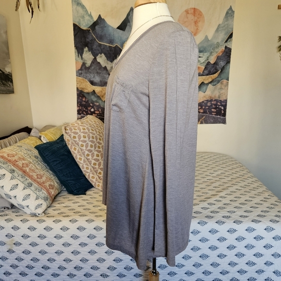 DKNY Gray V-Neck Long Sleeve Blouse | Size Large | Minimalist Classic Style NWOT - Picture 6 of 8